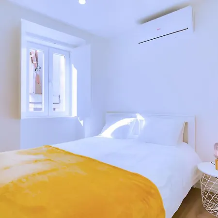 Graceful 1 Bedroom - G201 *